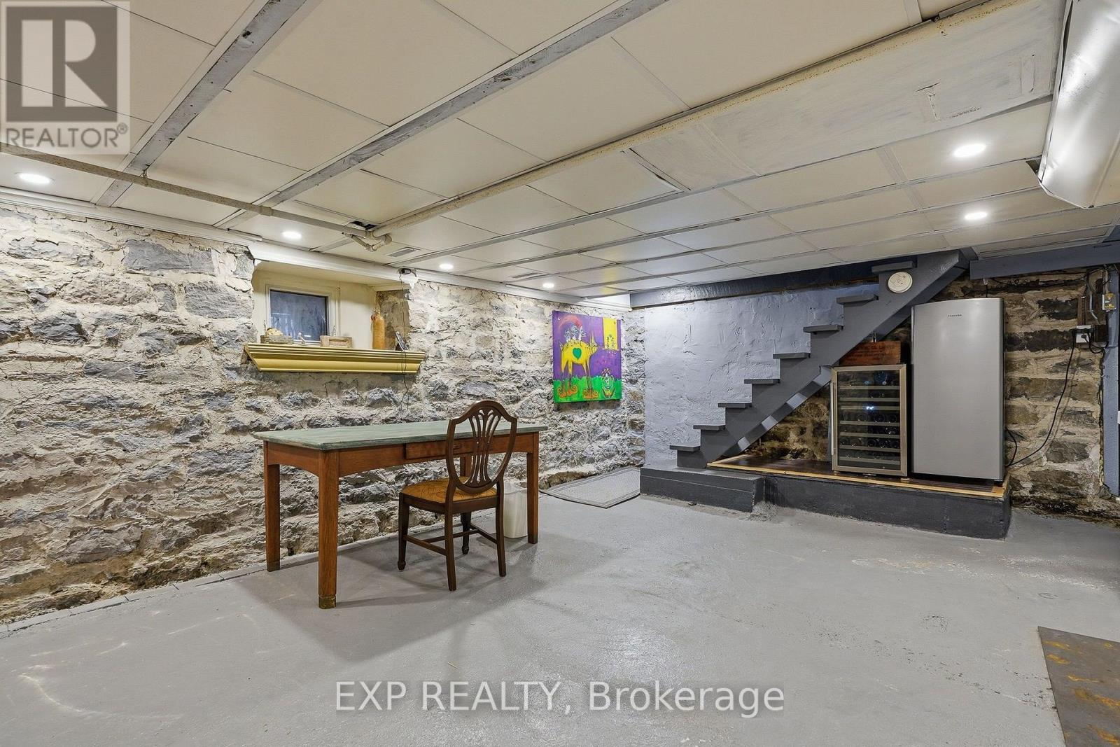 702 Dollard Street Property Photo 28