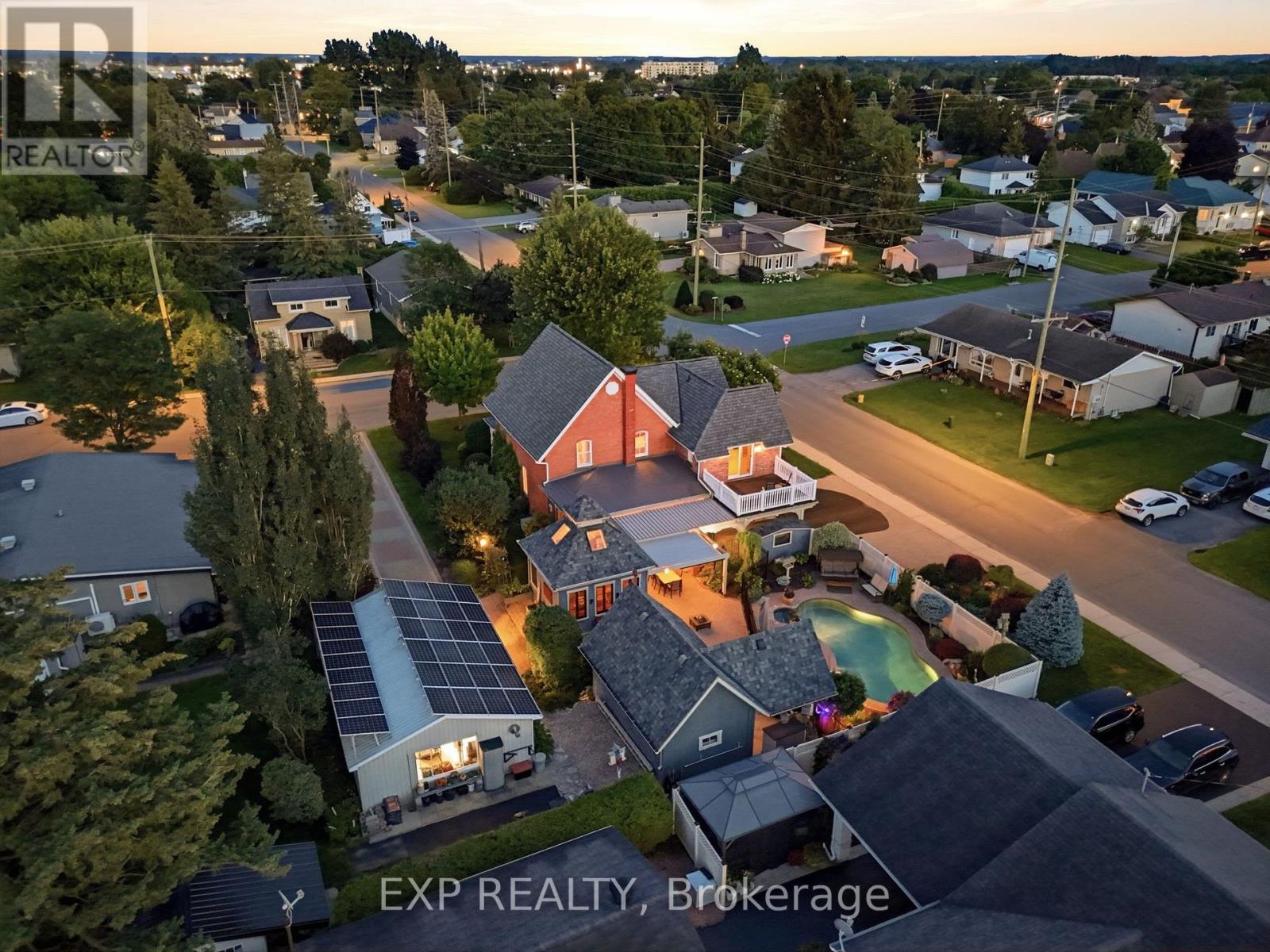 702 Dollard Street Property Photo 43