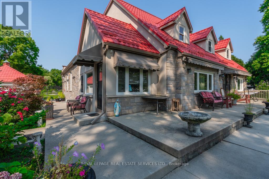 6949 Thorold Stone Road Property Photo 2