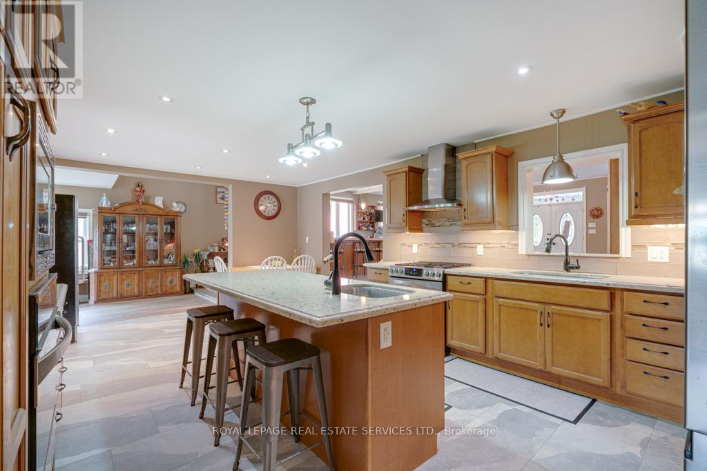 6949 Thorold Stone Road Property Photo 6