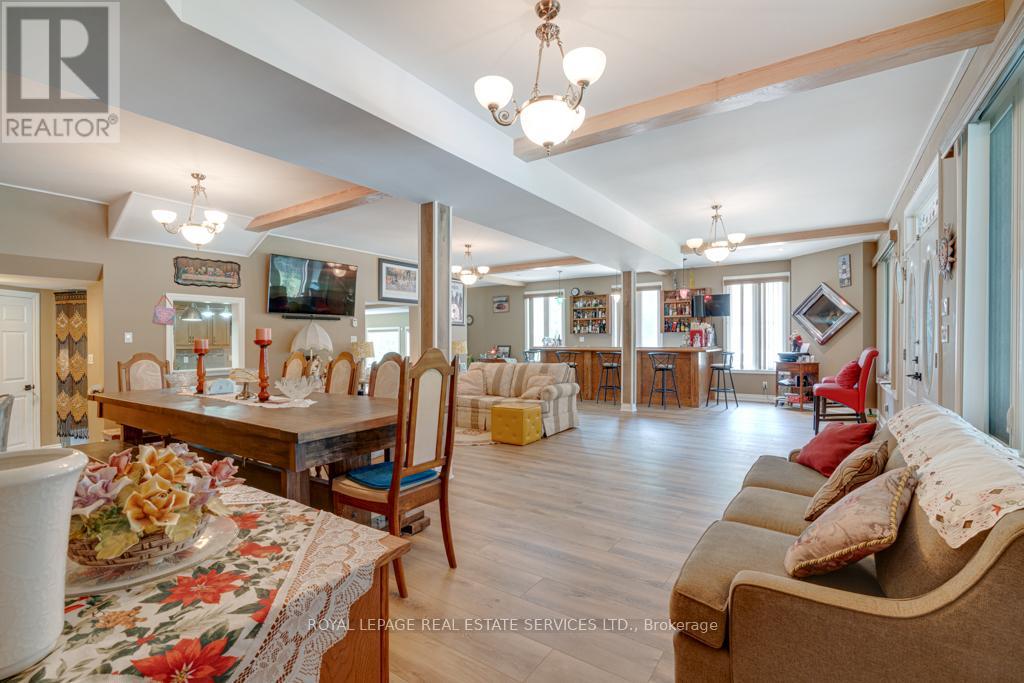 6949 Thorold Stone Road Property Photo 11