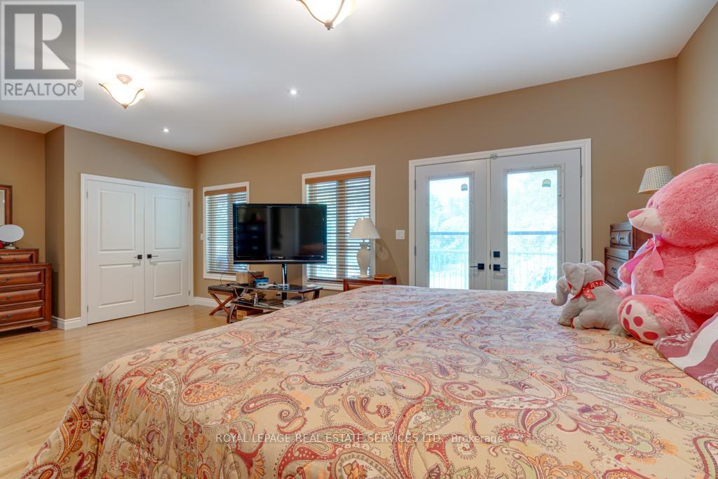 6949 Thorold Stone Road Property Photo 30