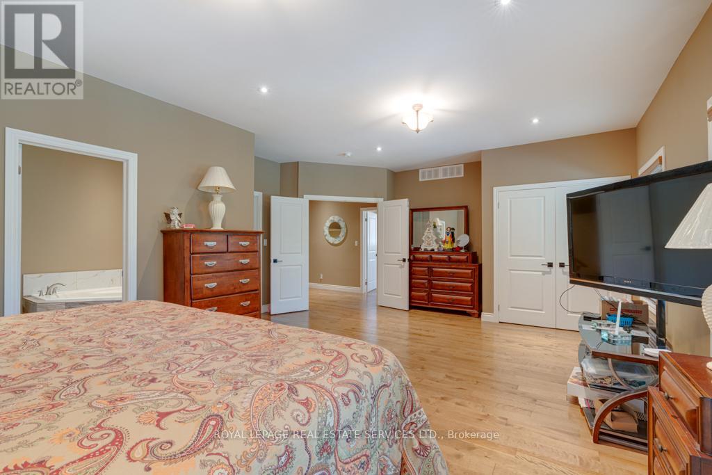 6949 Thorold Stone Road Property Photo 31