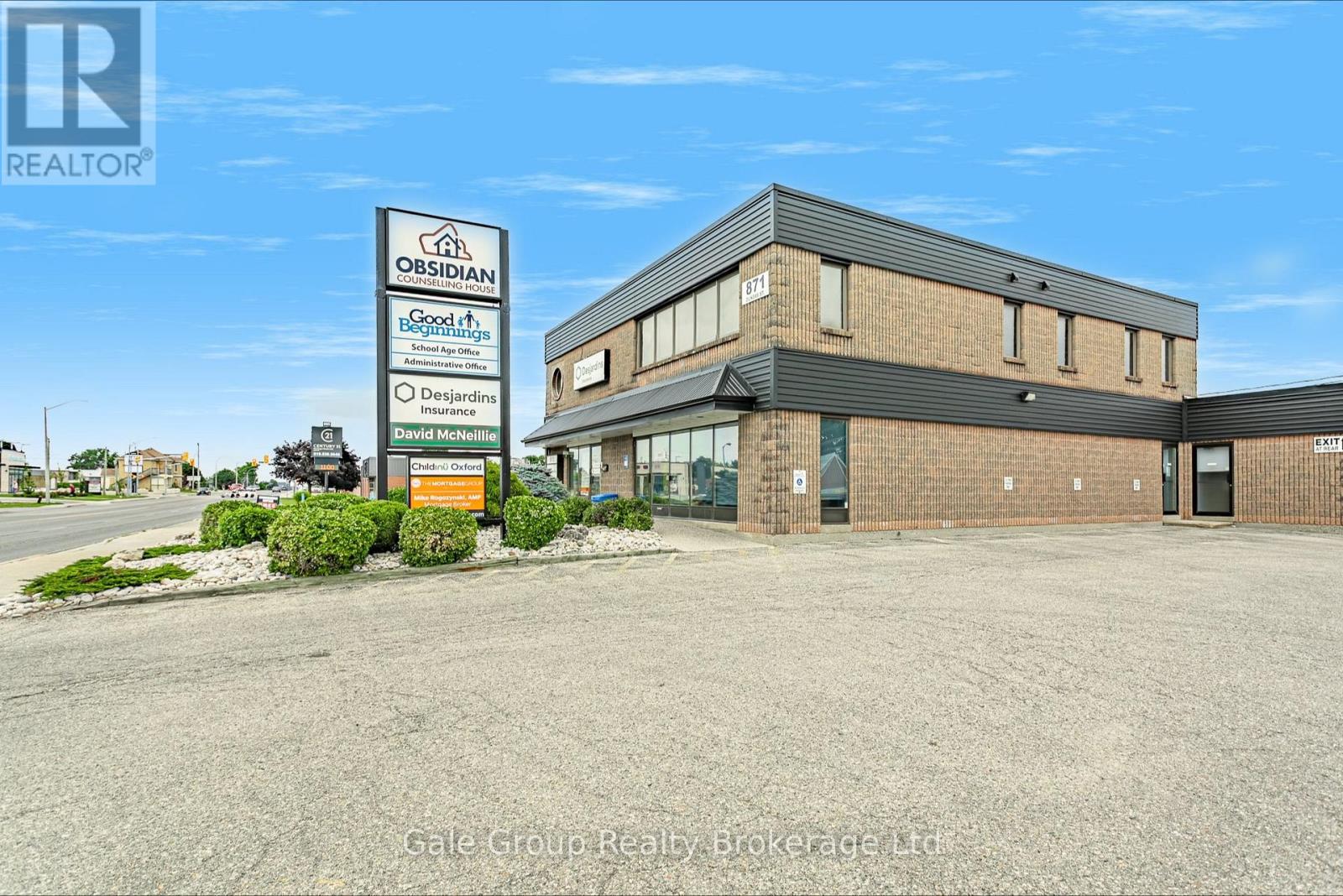 Lower 1 - 871 Dundas Street W Property Photo 2