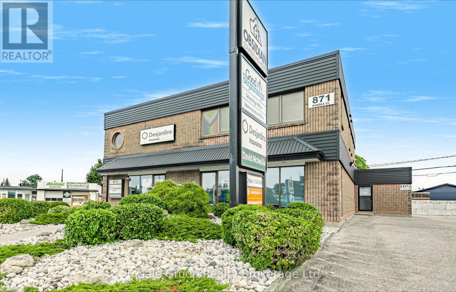 Lower 1 - 871 Dundas Street W Property Photo 4
