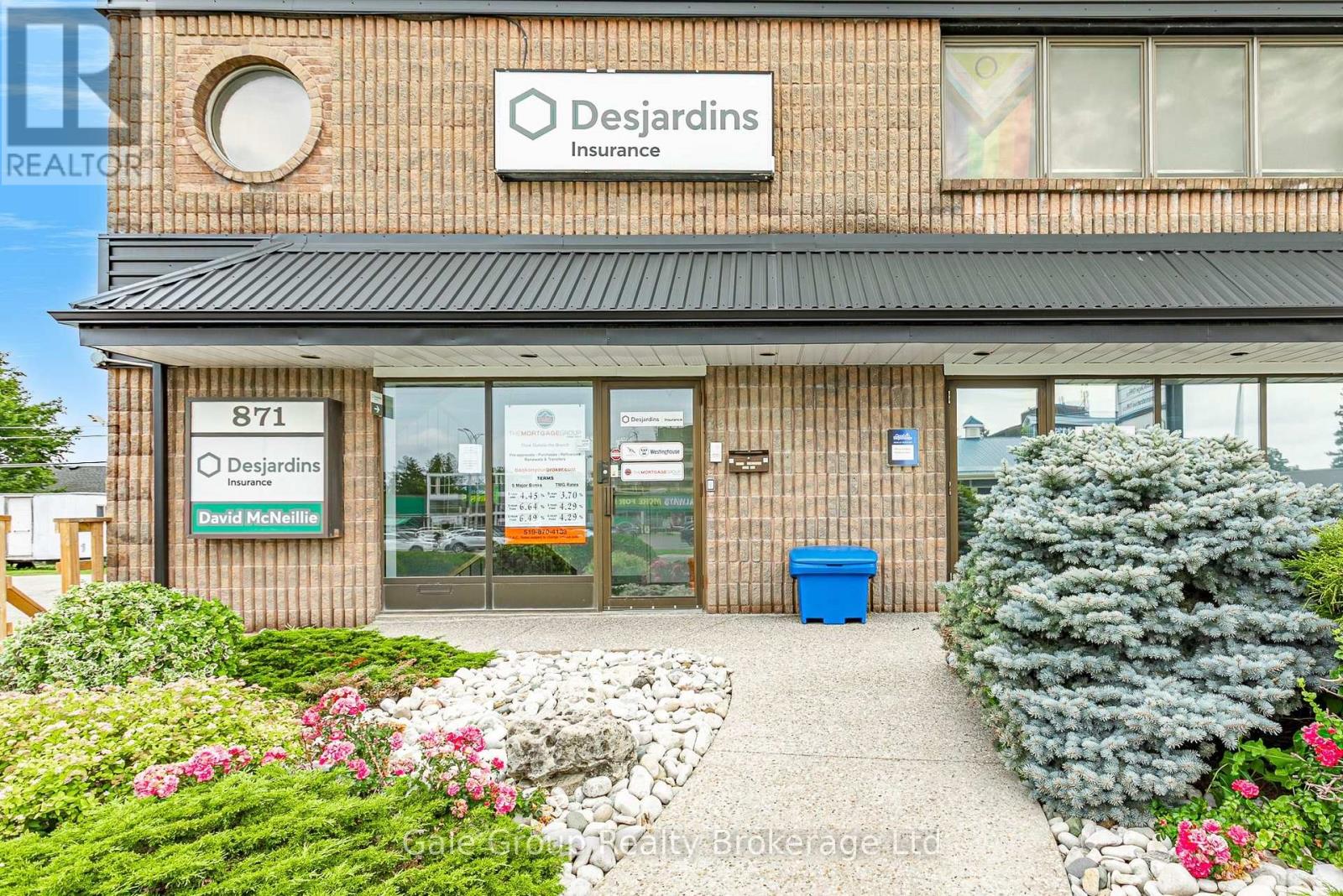 Lower 1 - 871 Dundas Street W Property Photo 5