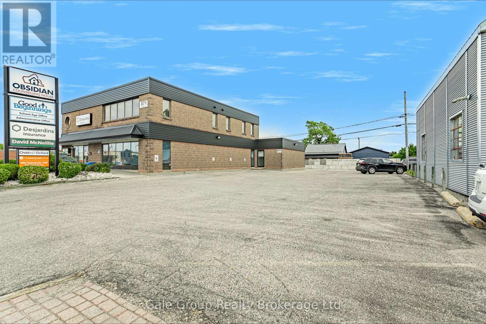 Lower 1 - 871 Dundas Street W Property Photo 6