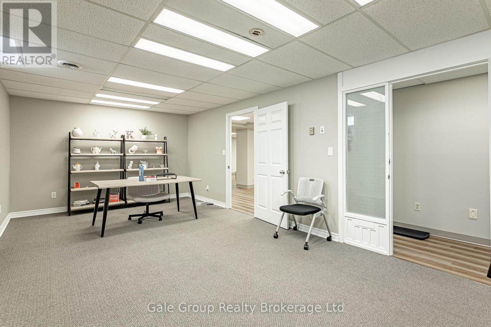 Lower 1 - 871 Dundas Street W Property Photo 7