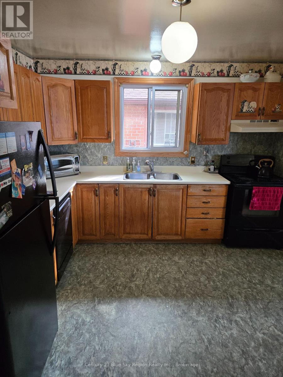 996 Metcalfe Street Property Photo 6