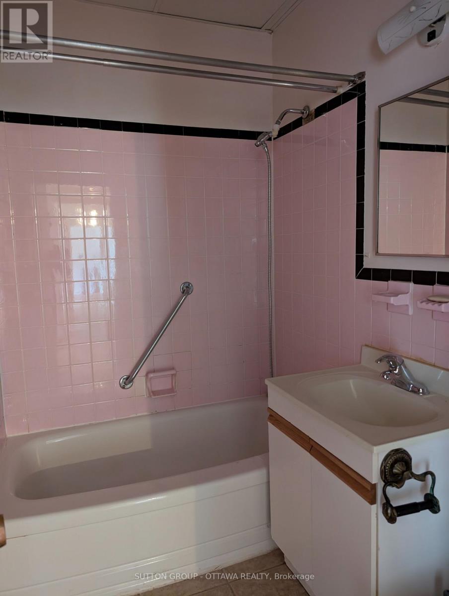 7 - 5 Rogers Road Property Photo 8