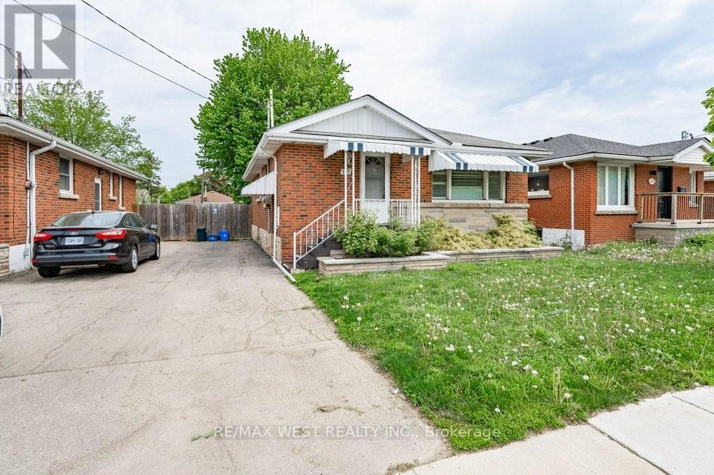 305 MOHAWK ROAD E