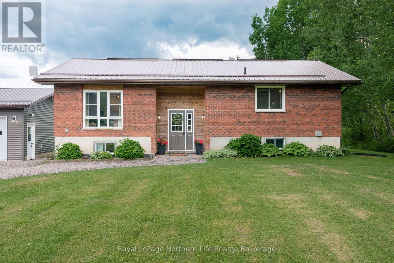 989 Pioneer Road Property Photo 1