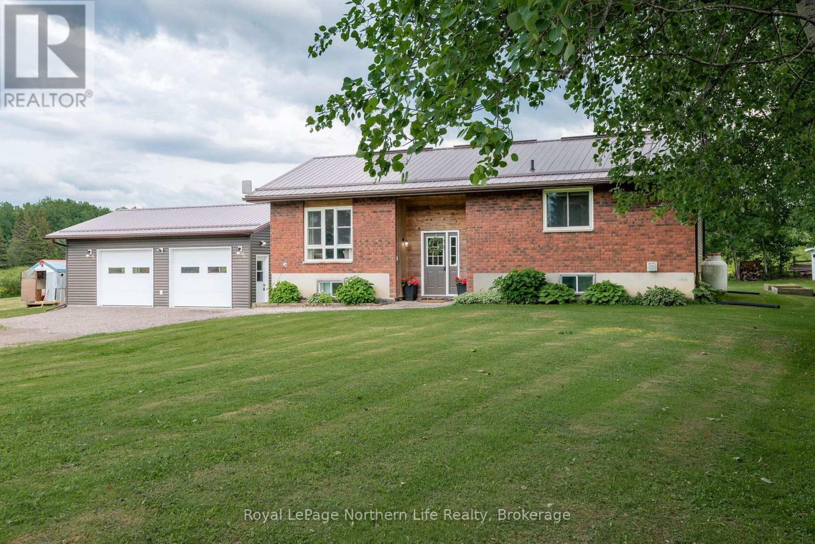989 Pioneer Road Property Photo 2