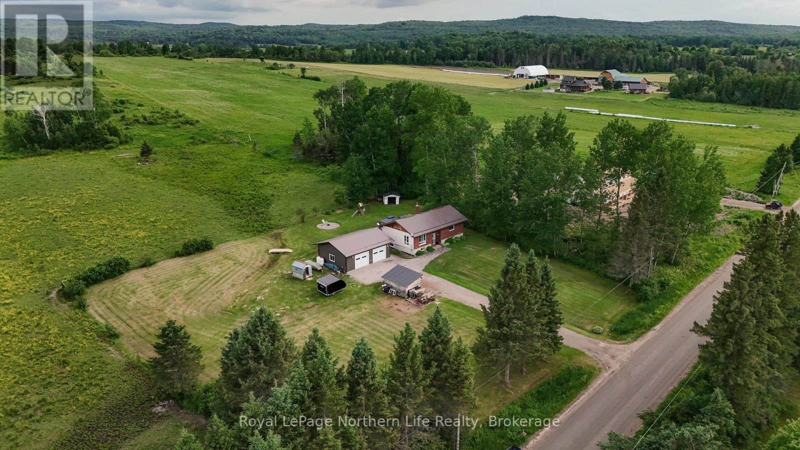 989 Pioneer Road Property Photo 3