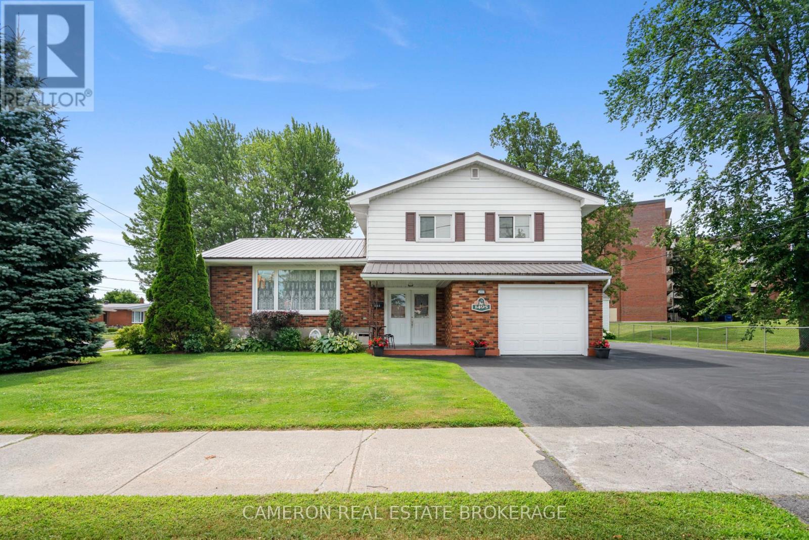 1495 Second Street E Property Photo 1