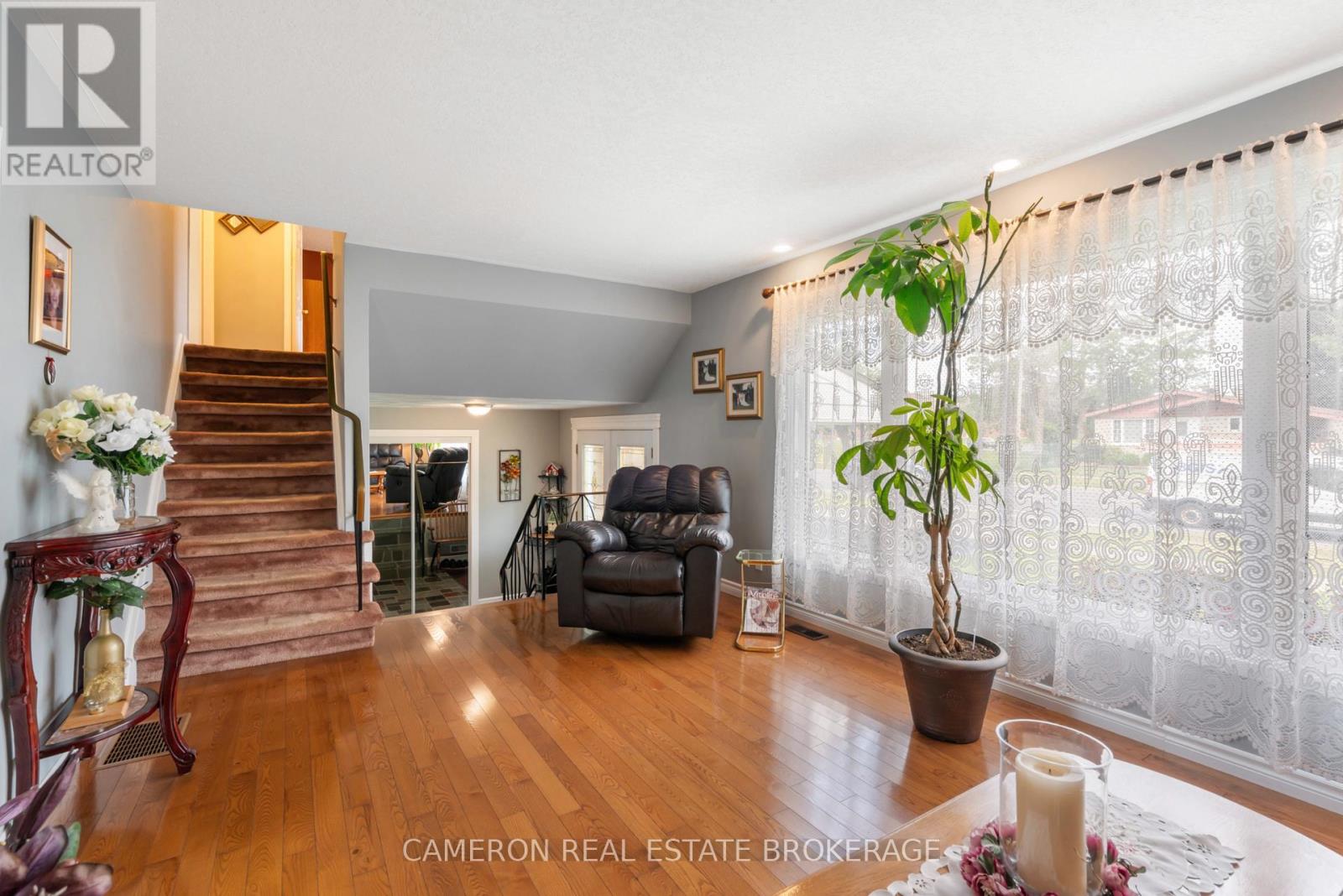 1495 Second Street E Property Photo 8