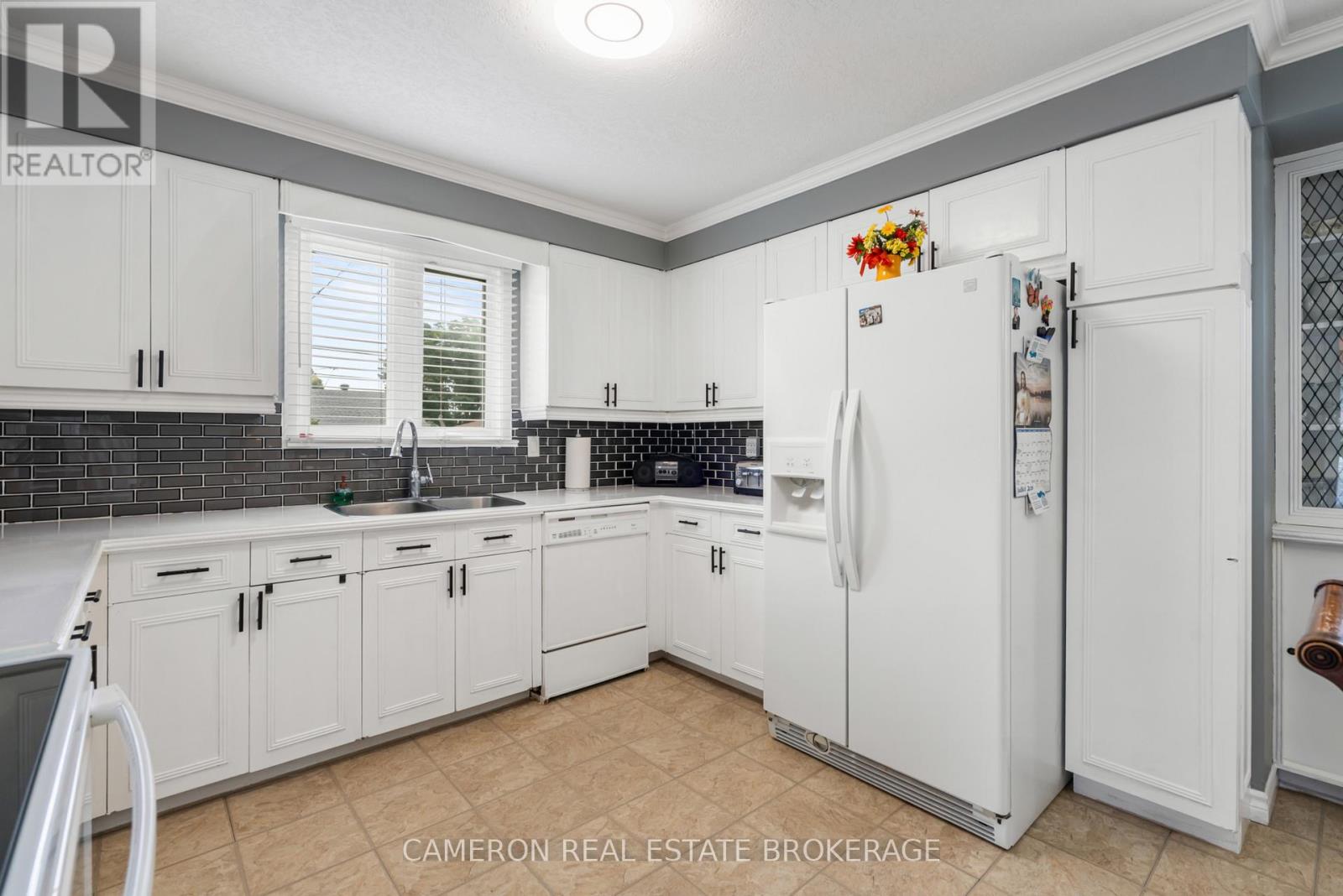 1495 Second Street E Property Photo 9