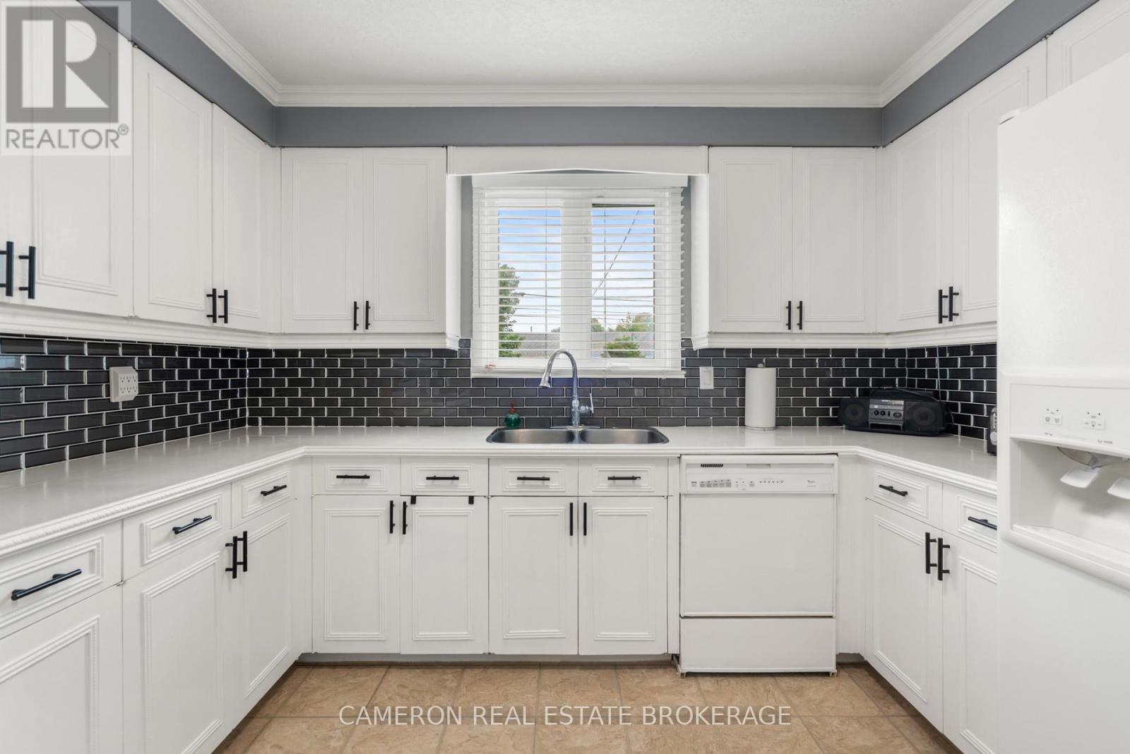 1495 Second Street E Property Photo 10