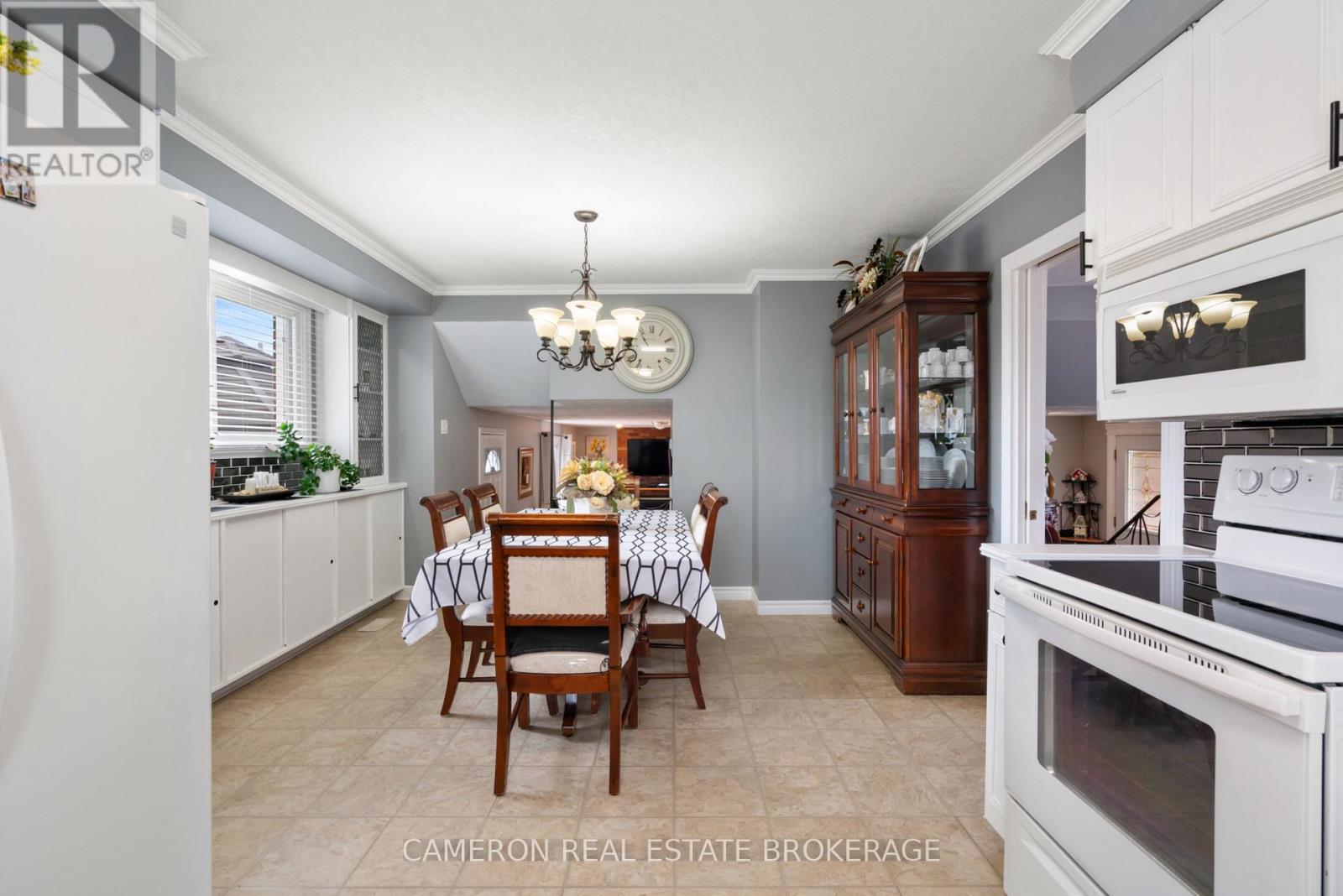 1495 Second Street E Property Photo 11