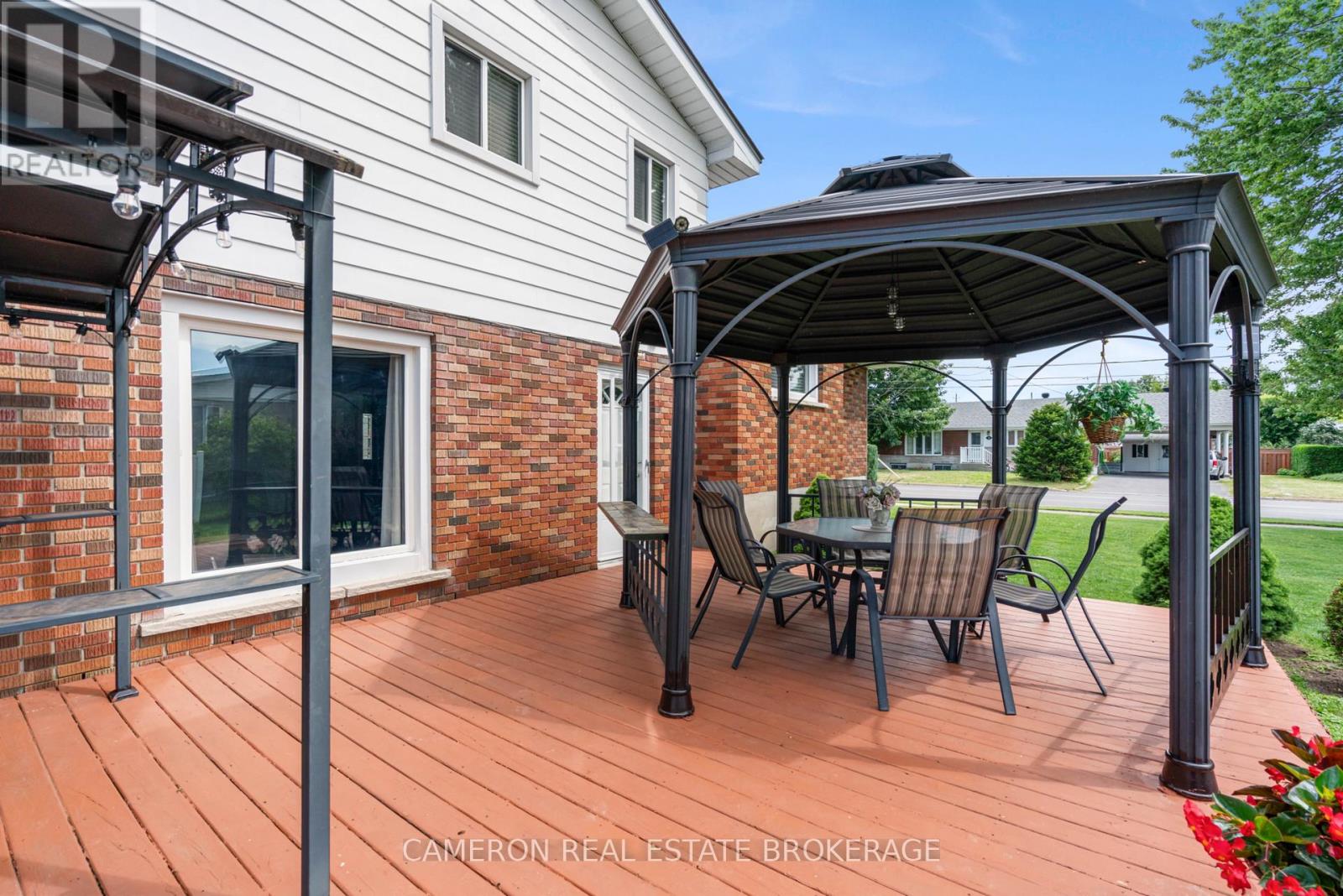 1495 Second Street E Property Photo 22