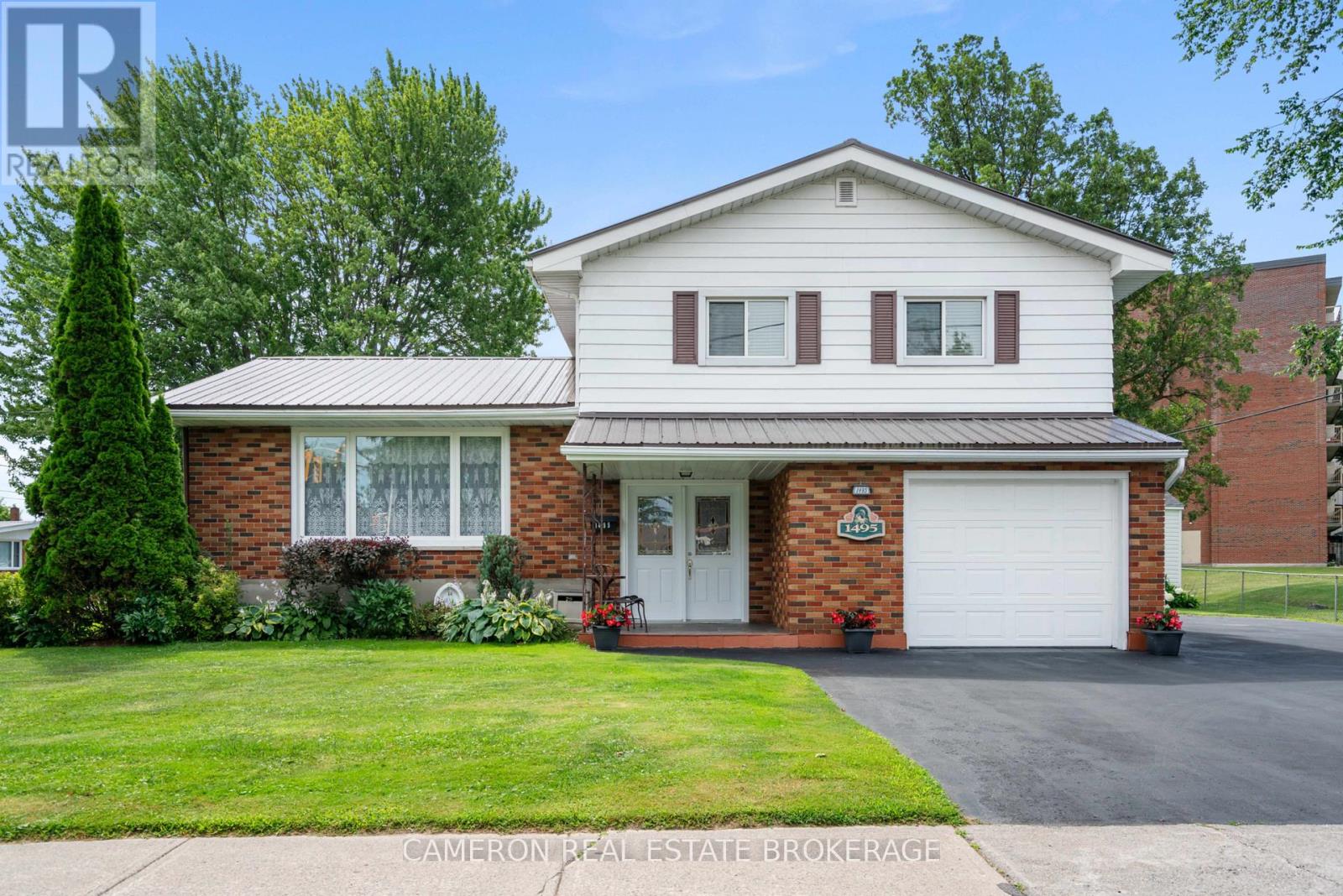 1495 Second Street E Property Photo 27