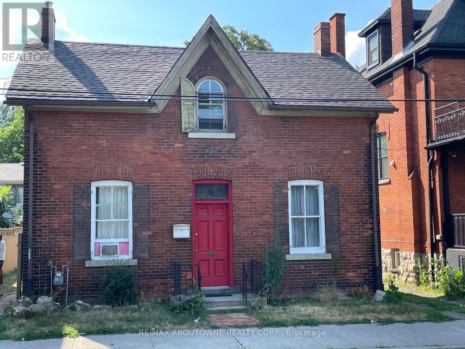 70 Wellington Street S Property Photo 1