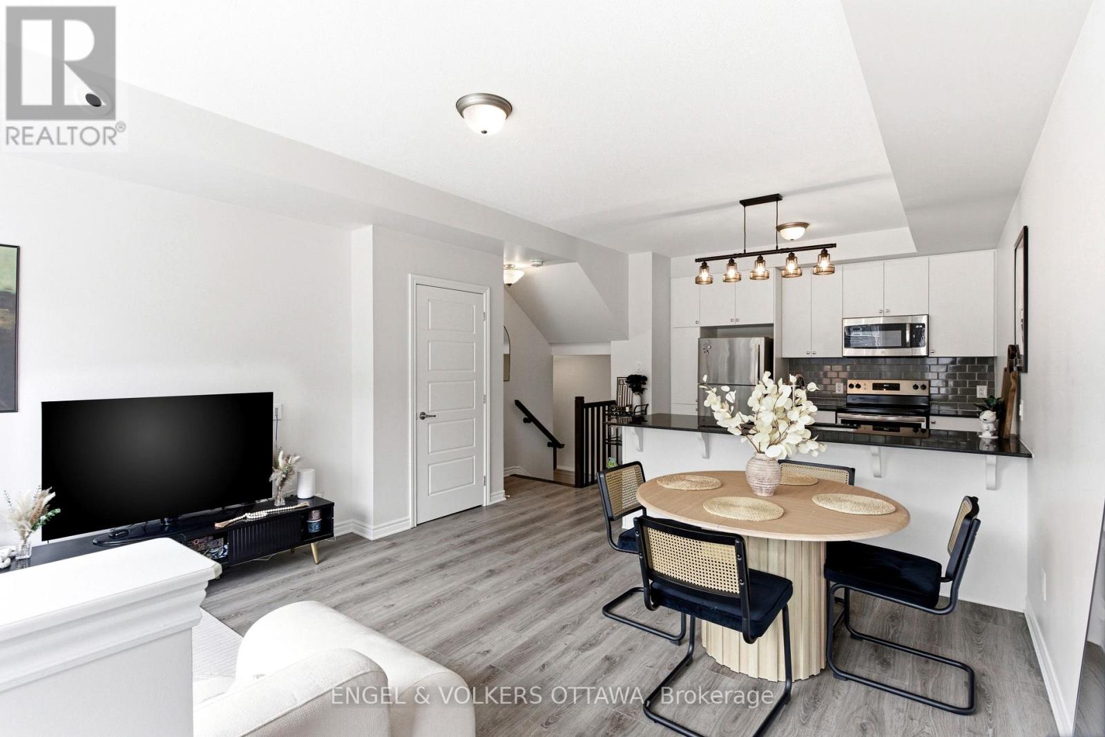 808 Kiniw Private Property Photo 5