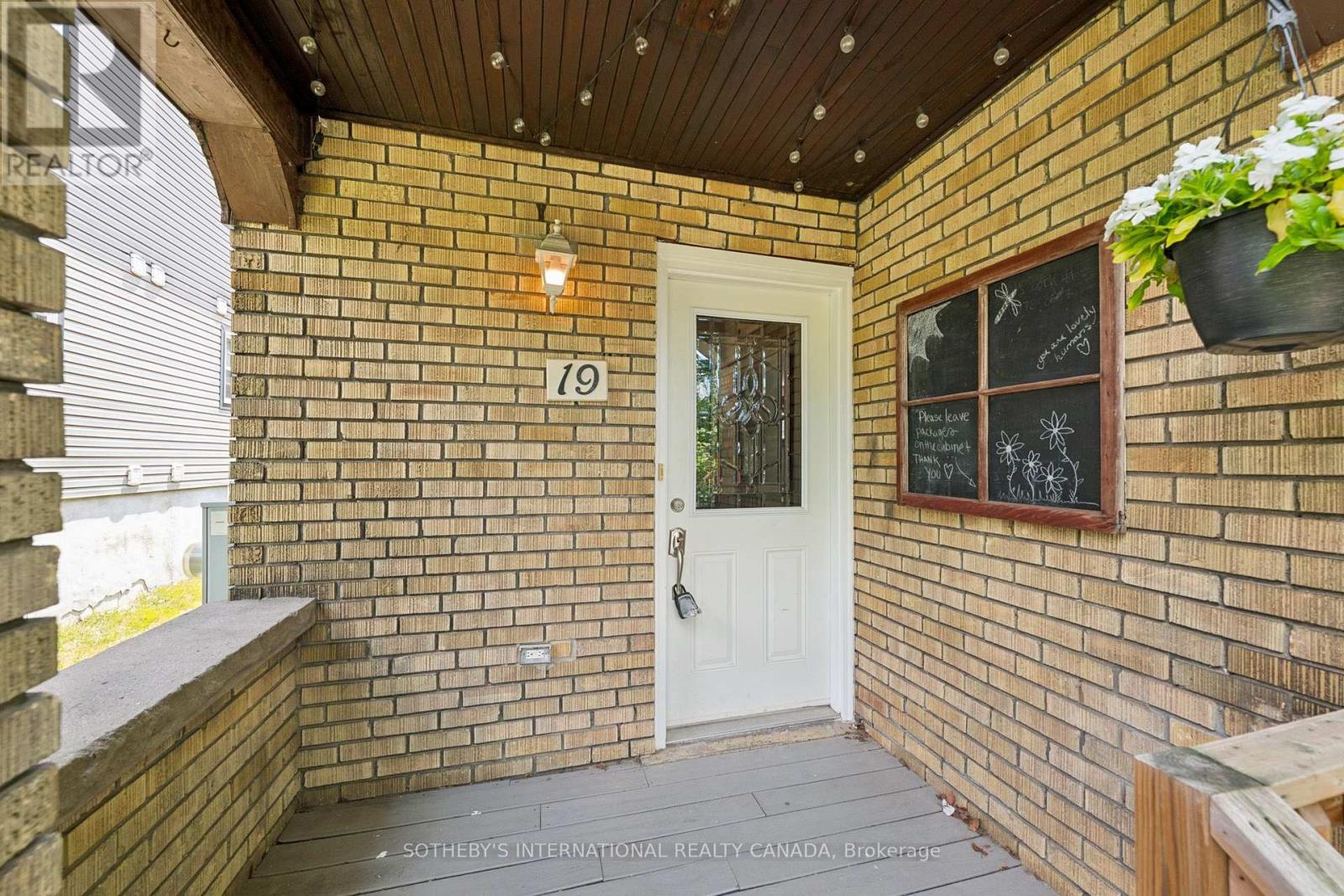 19 Mary Street Property Photo 30