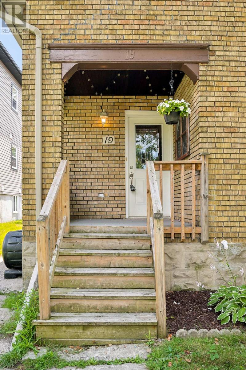 19 Mary Street Property Photo 31