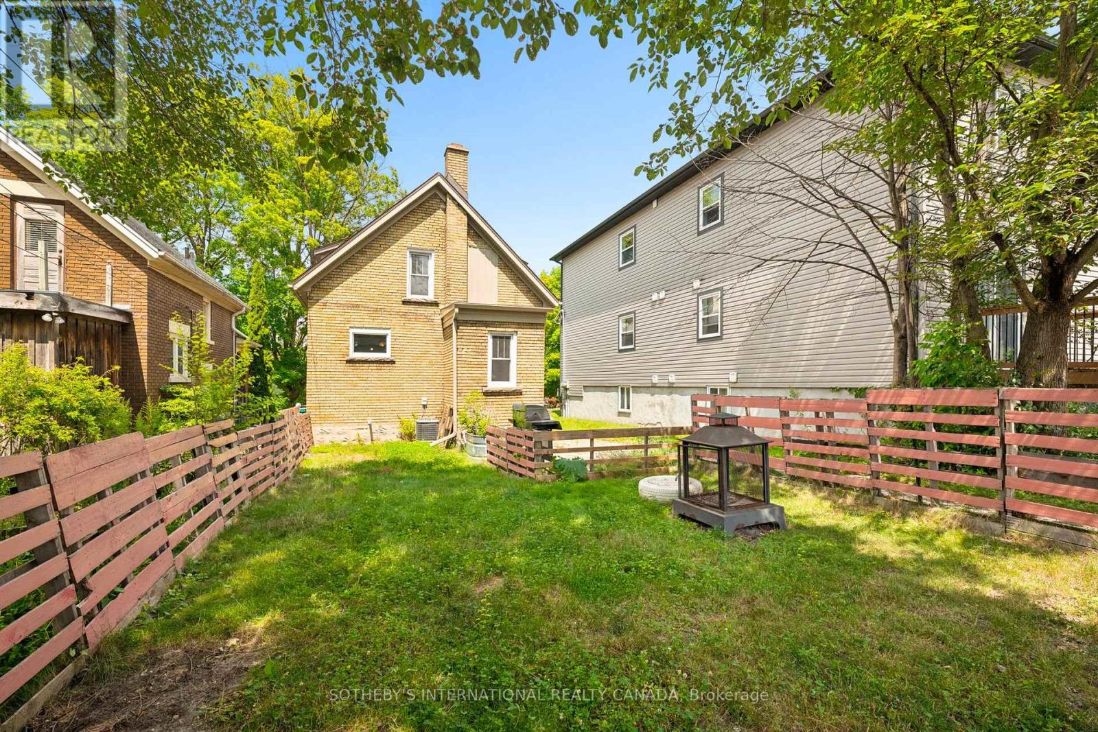 19 Mary Street Property Photo 33