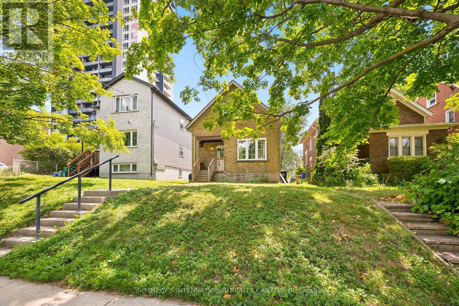 19 Mary Street Property Photo 35