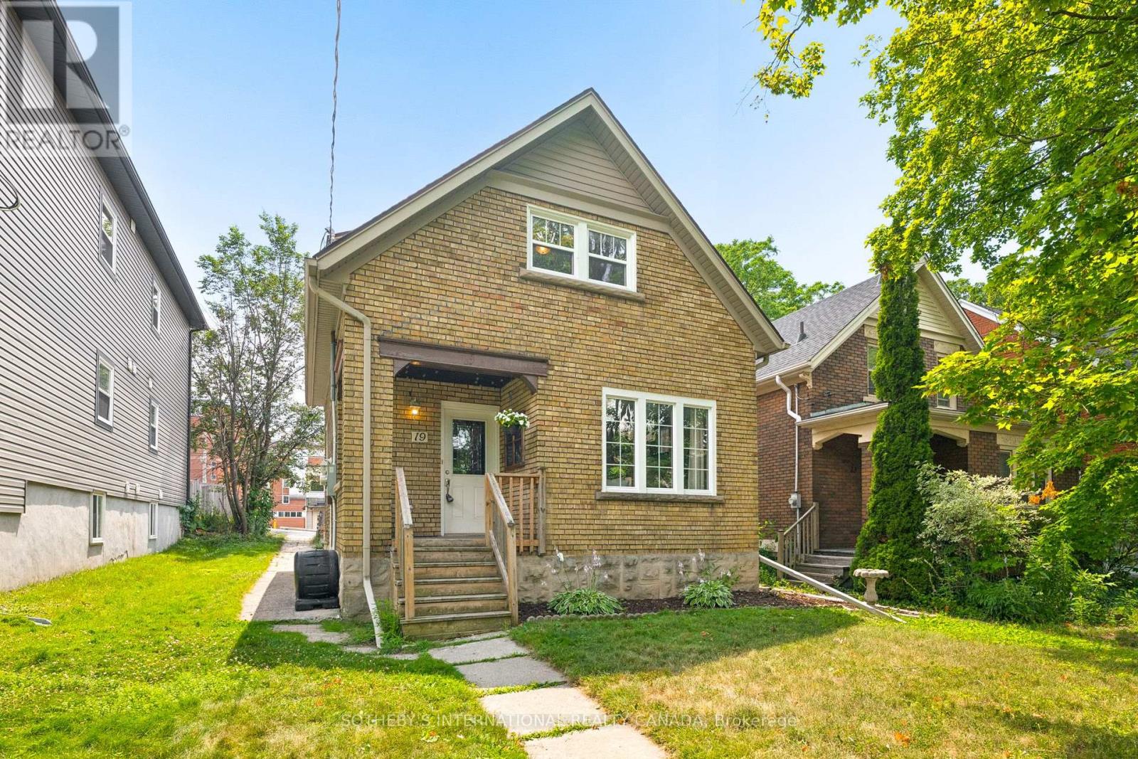 19 Mary Street Property Photo 37