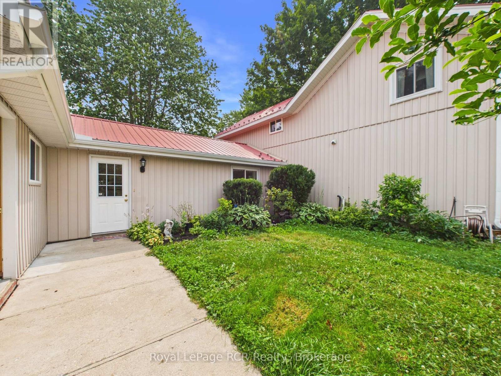 2055 Princess Street S Property Photo 5