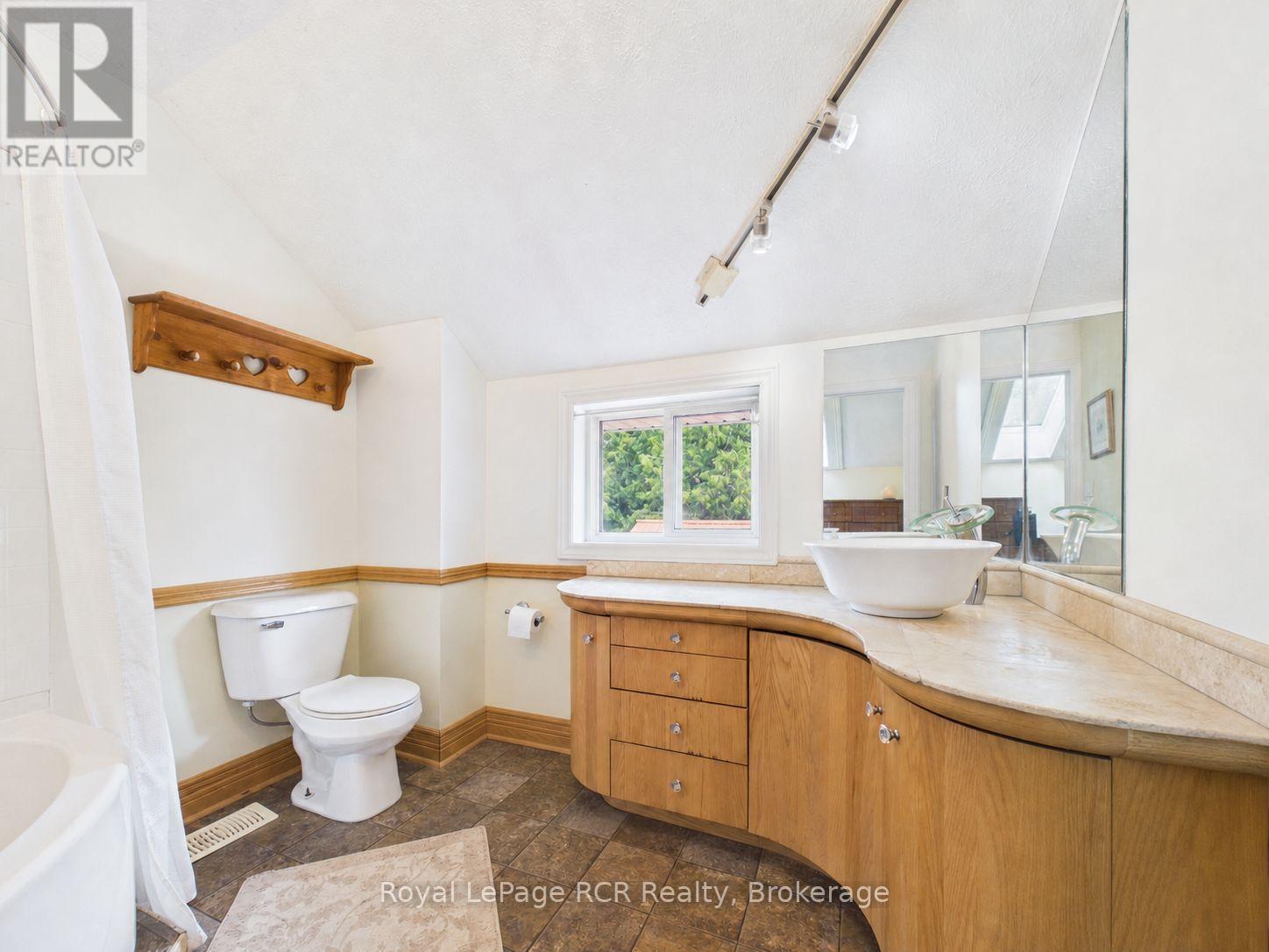 2055 Princess Street S Property Photo 24