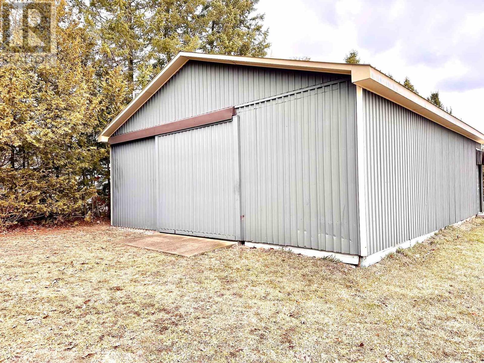 414 North Line Road Property Photo 9