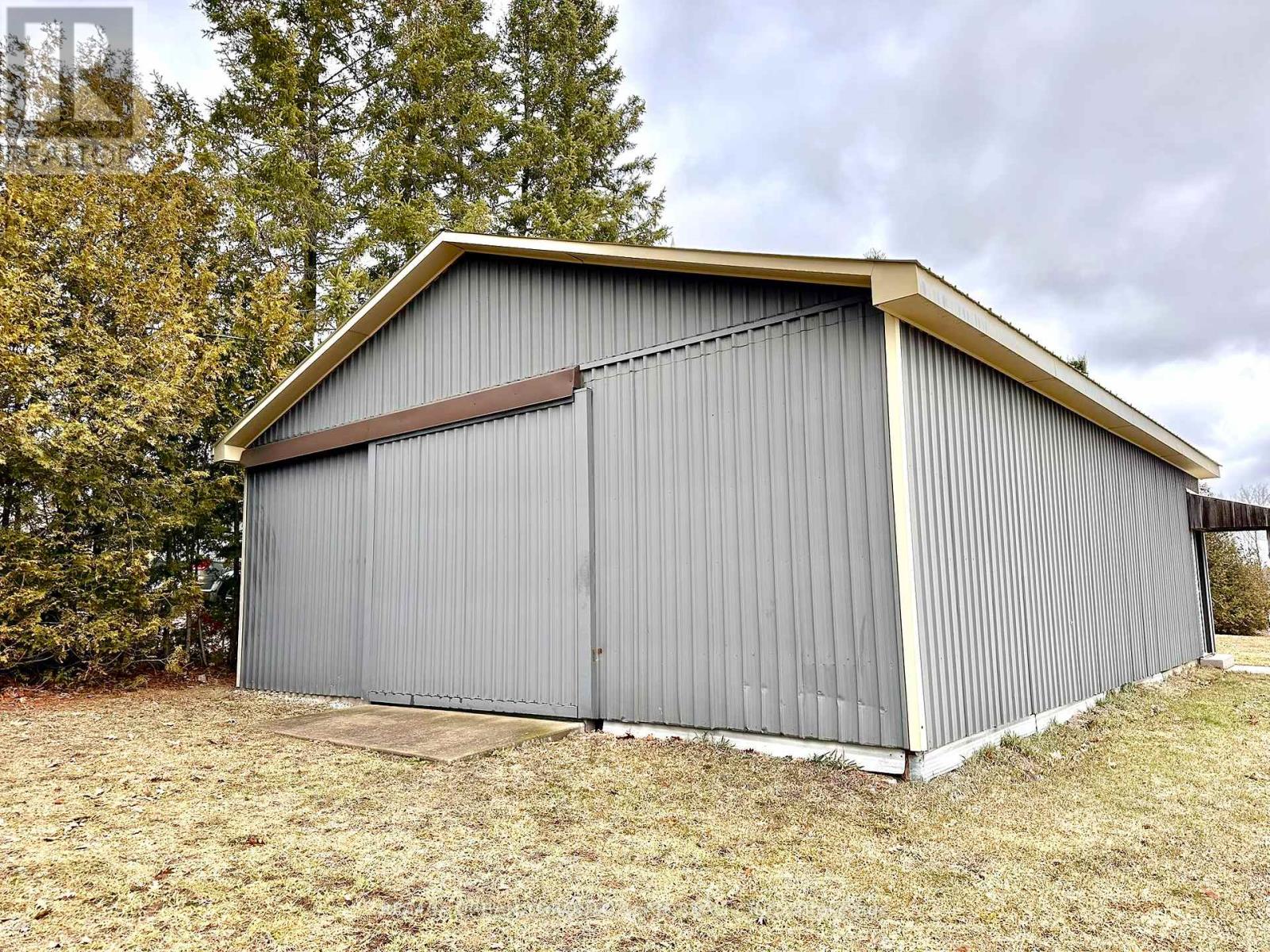 414 North Line Road Property Photo 16