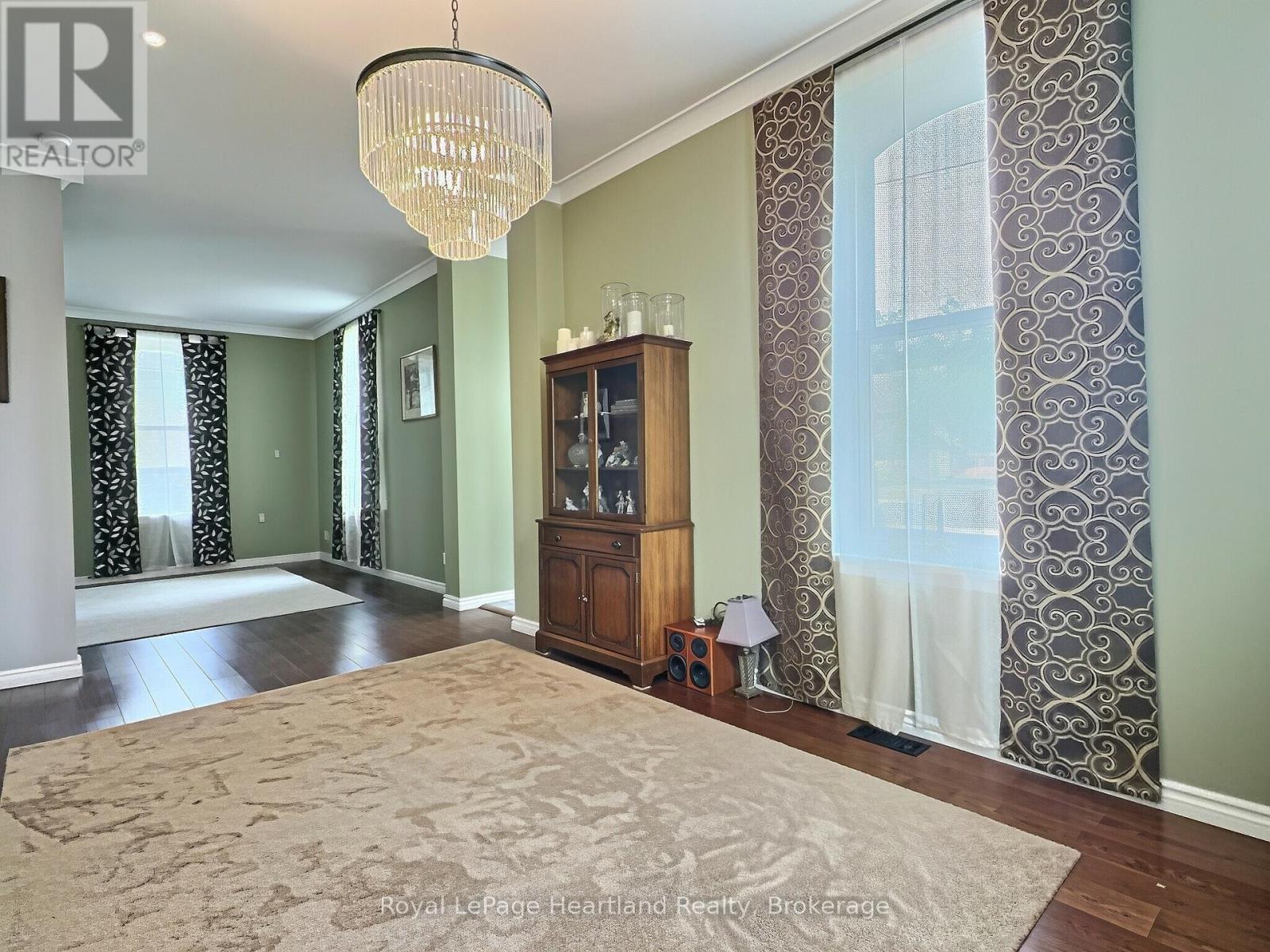 425 William Street Property Photo 10