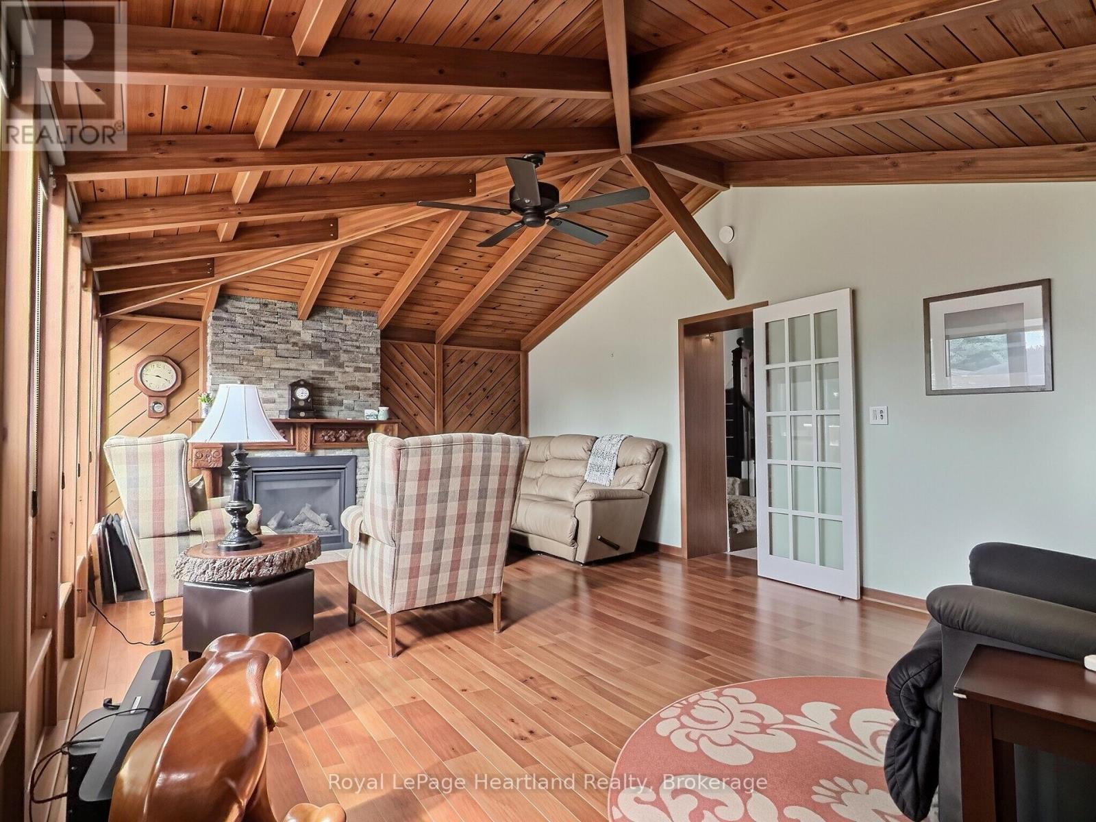425 William Street Property Photo 21