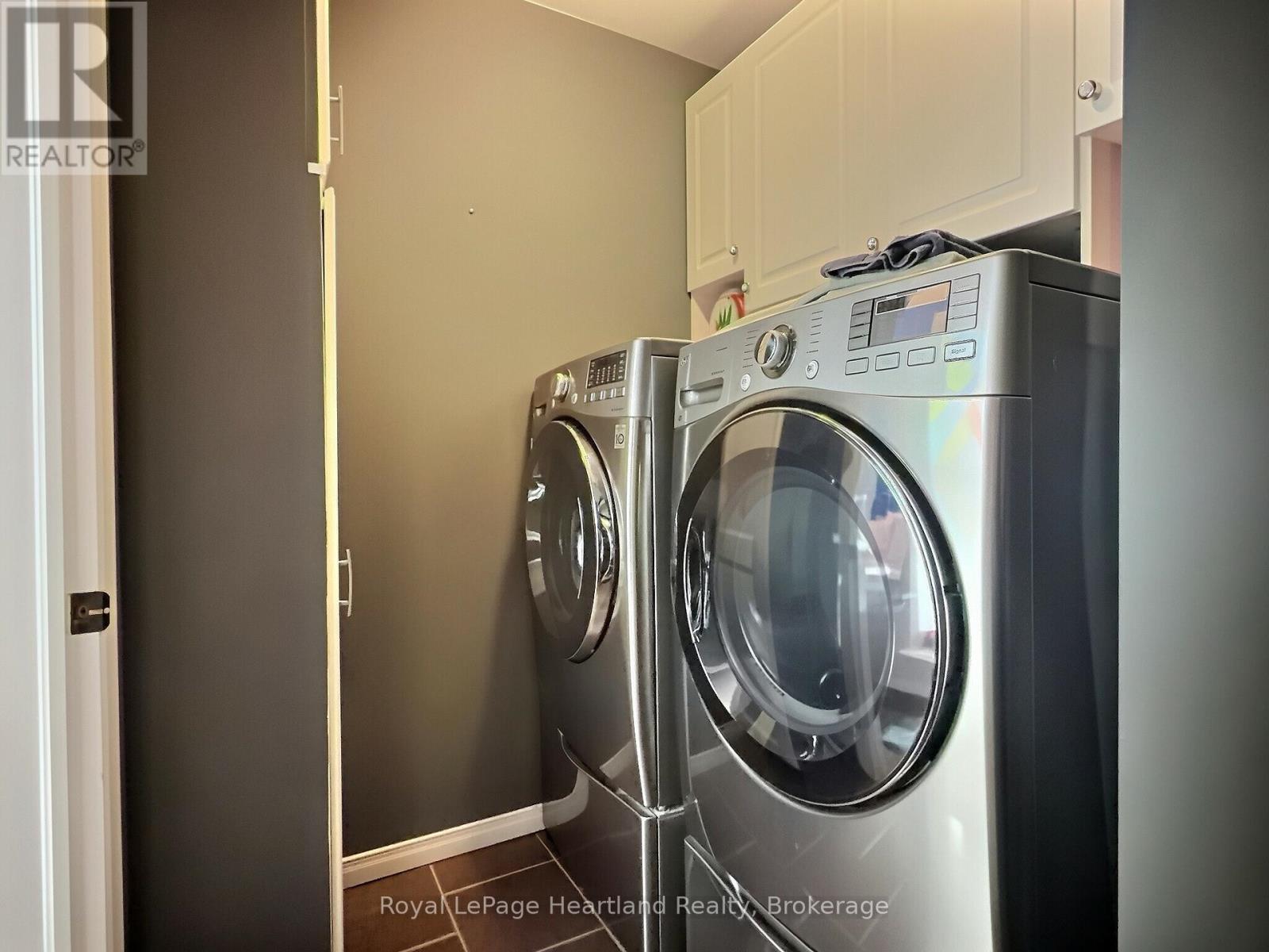 425 William Street Property Photo 23