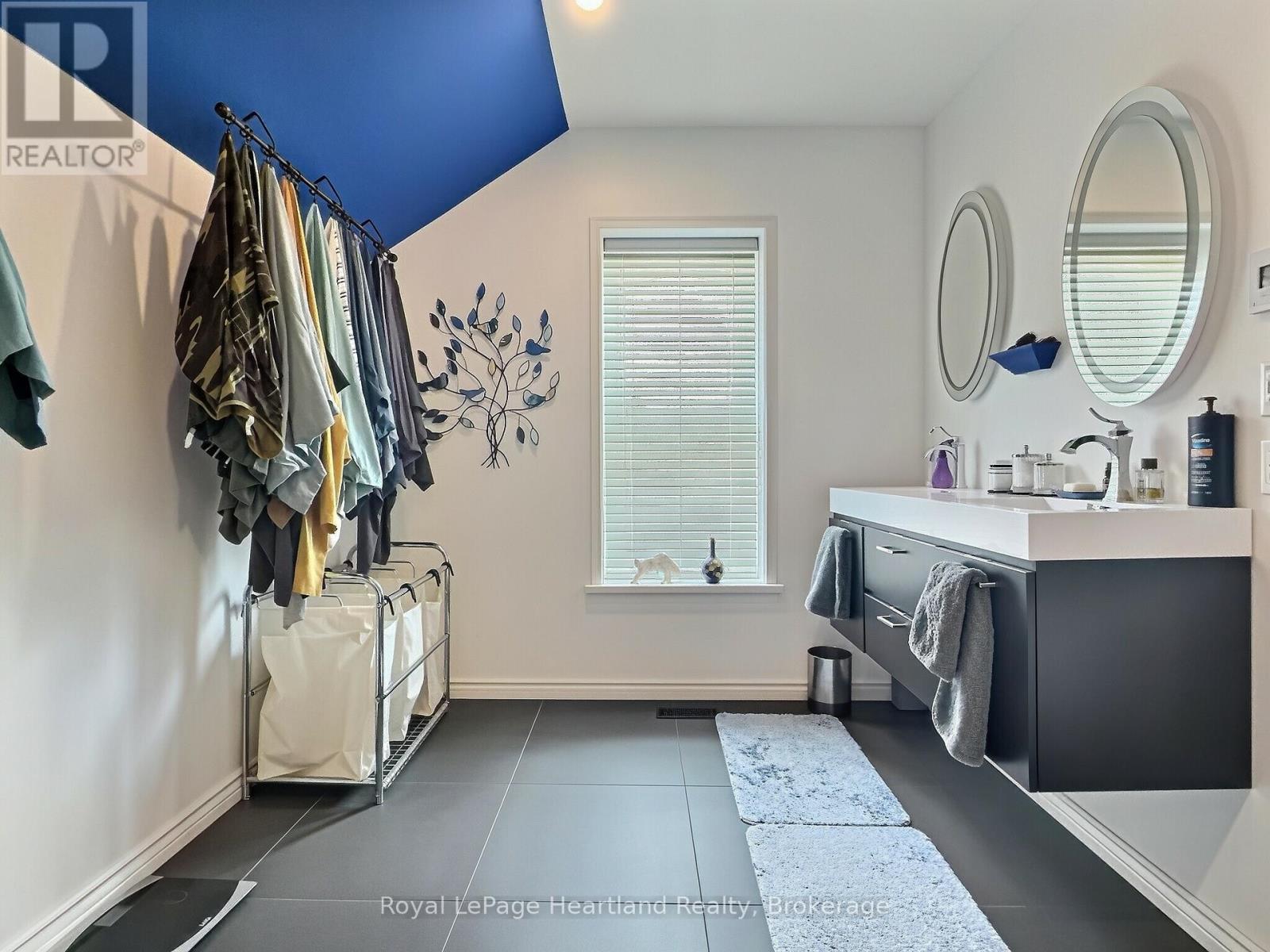 425 William Street Property Photo 31