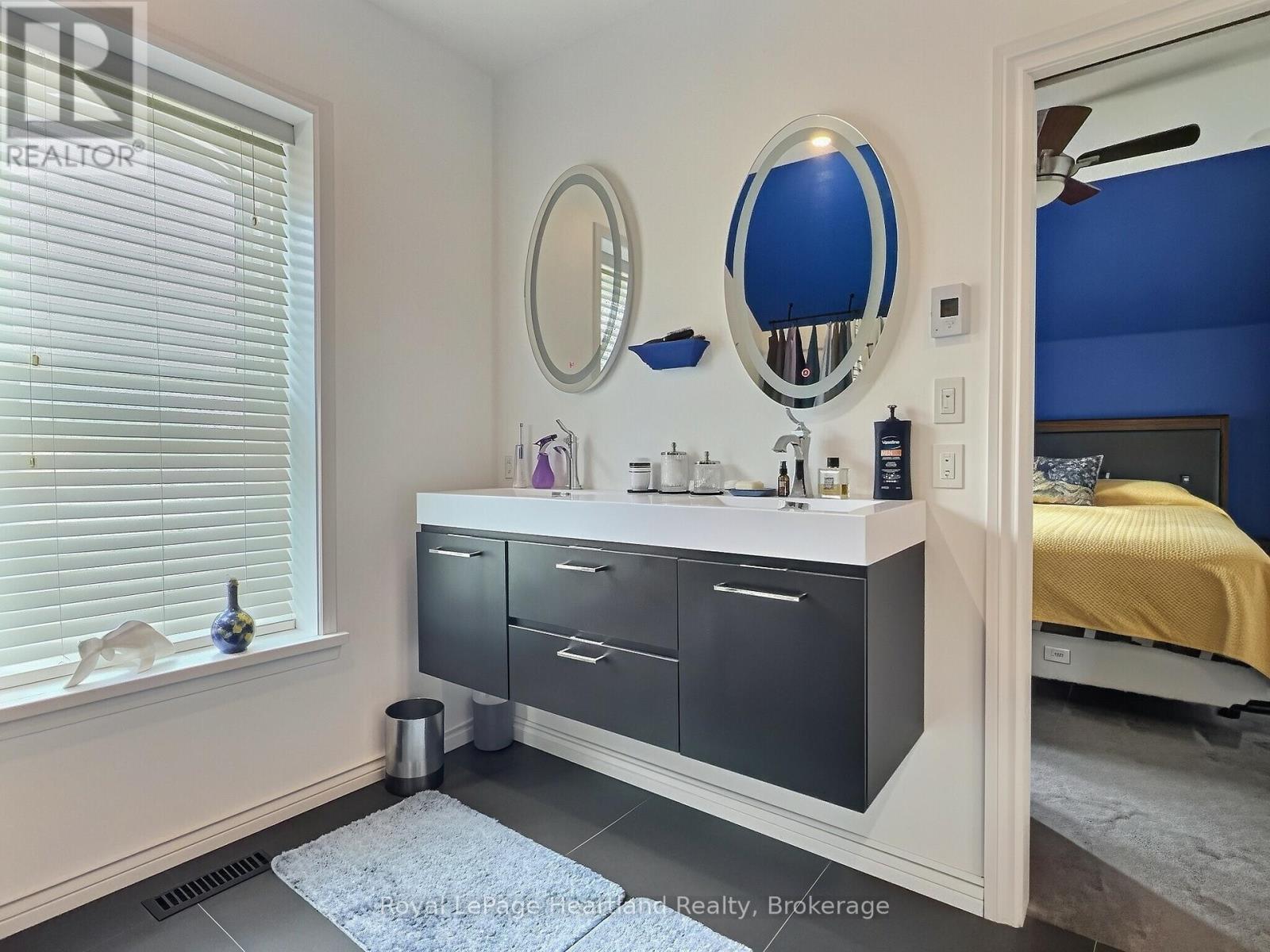 425 William Street Property Photo 32