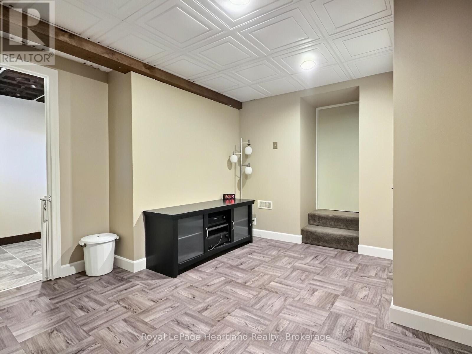 425 William Street Property Photo 39