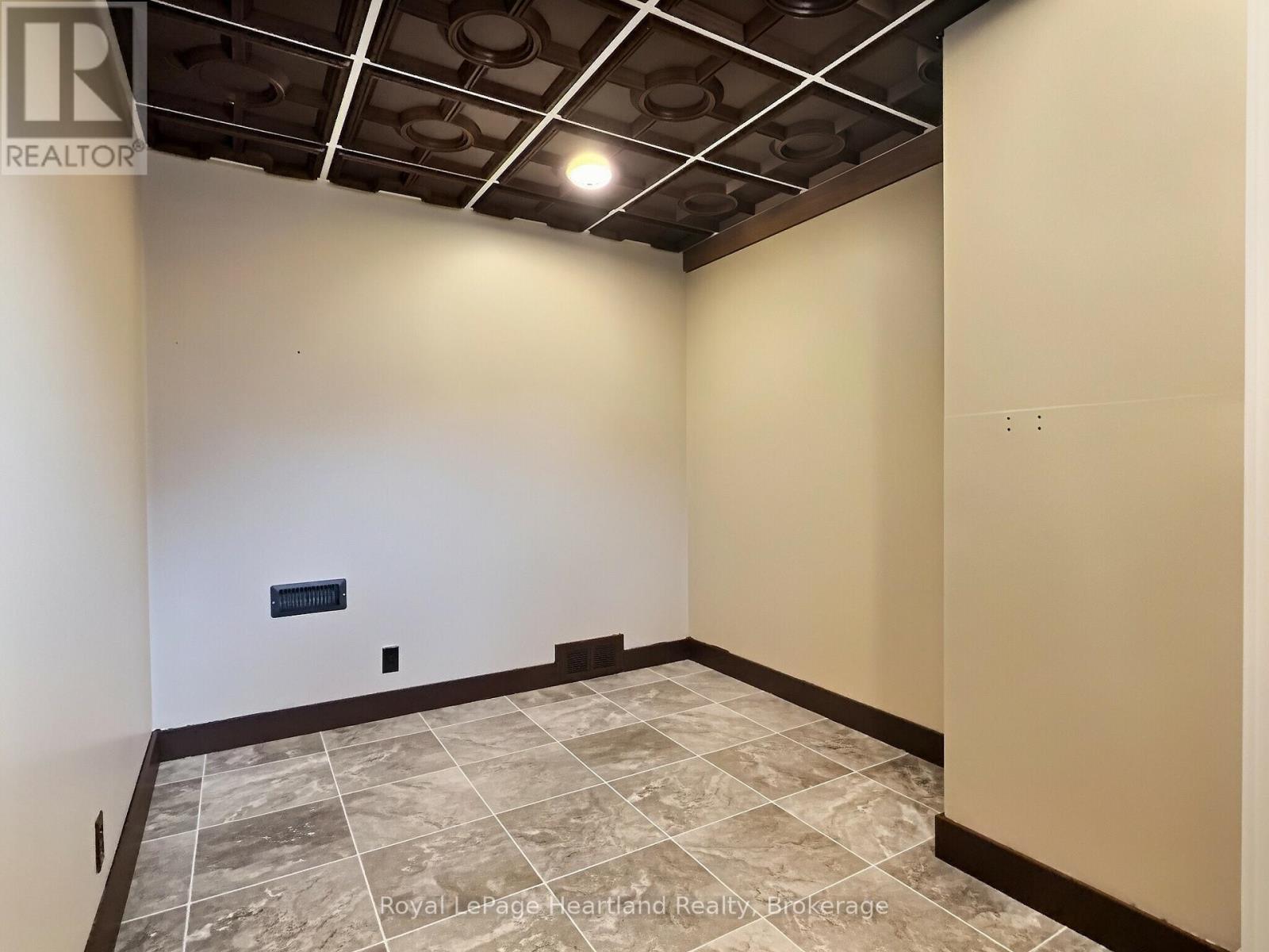 425 William Street Property Photo 40