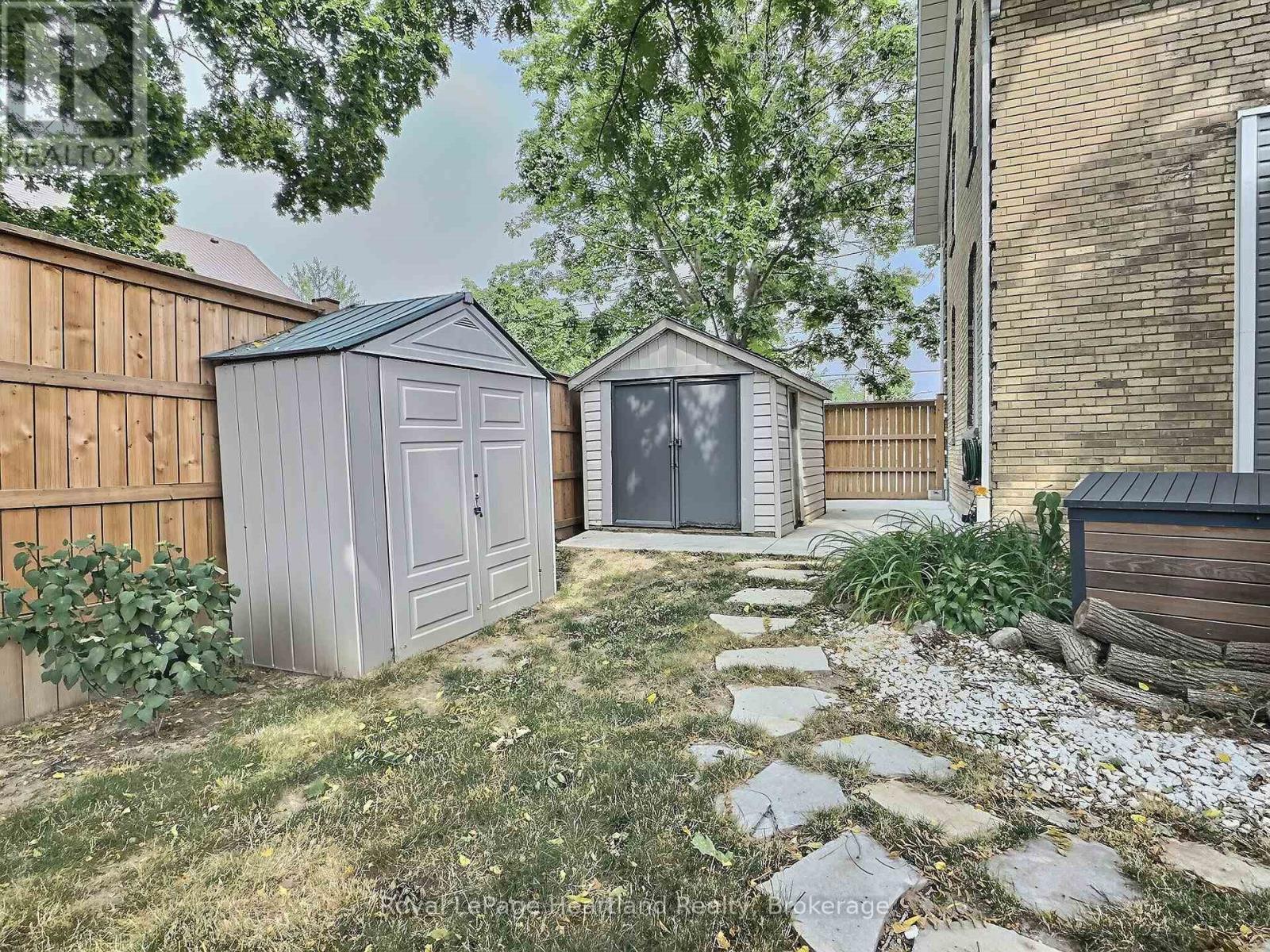 425 William Street Property Photo 49