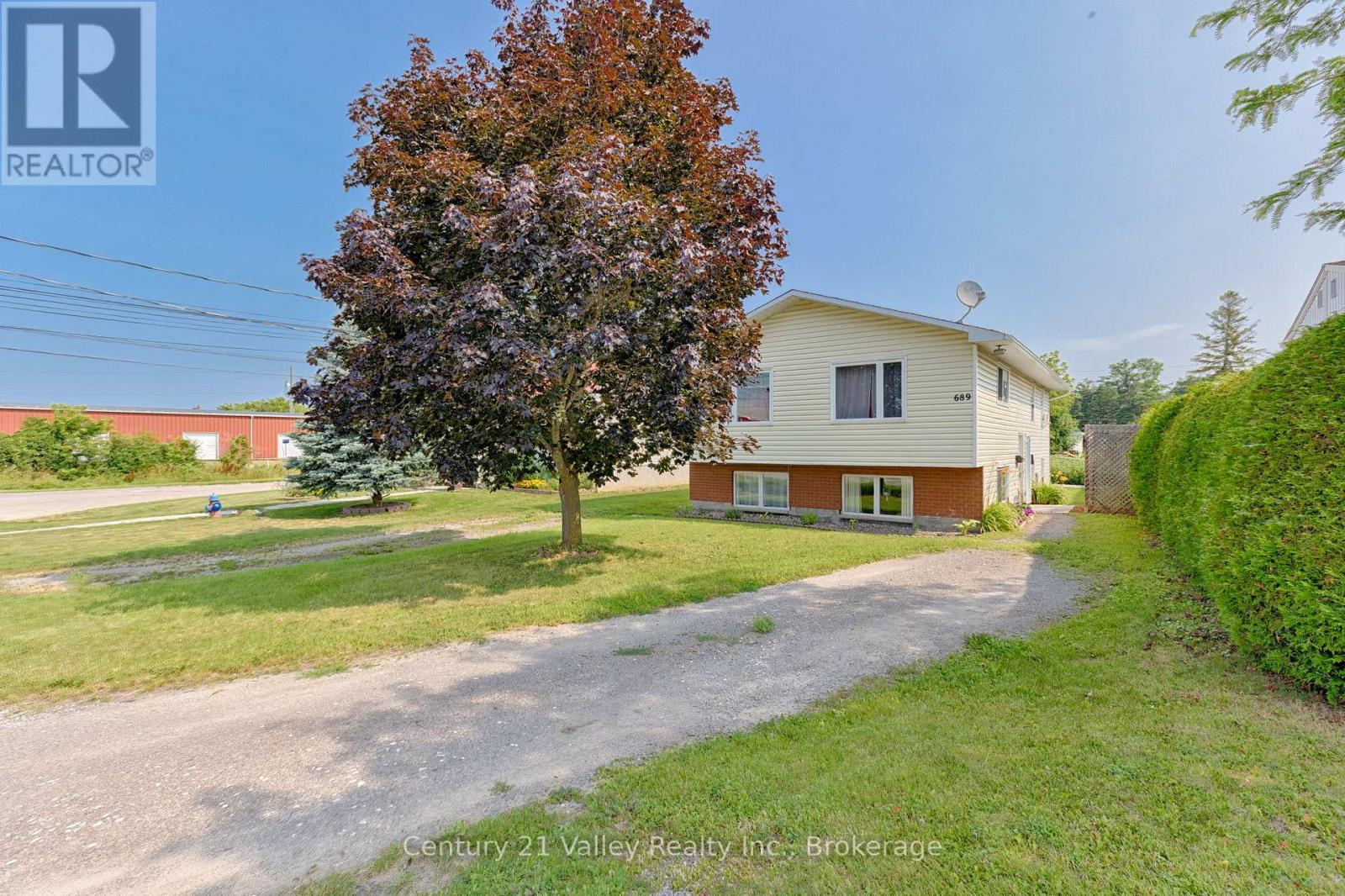689 Fourth Street Property Photo 1