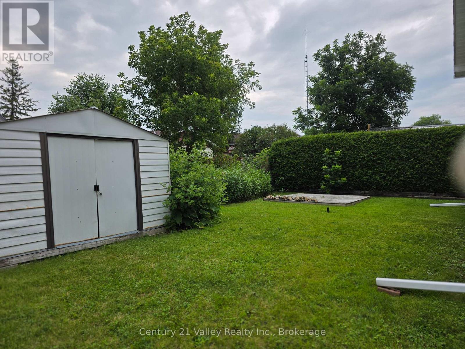 689 Fourth Street Property Photo 6