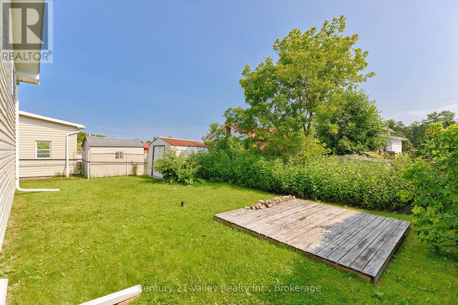 689 Fourth Street Property Photo 8