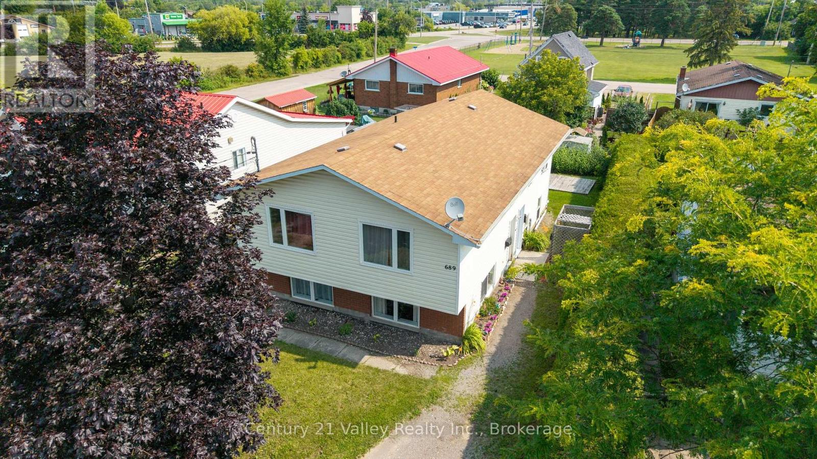 689 Fourth Street Property Photo 10