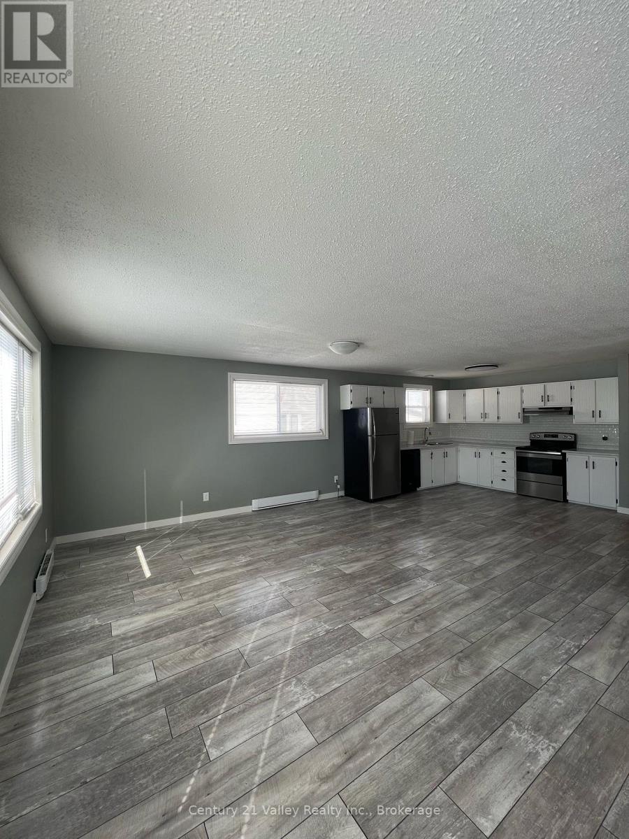 689 Fourth Street Property Photo 13