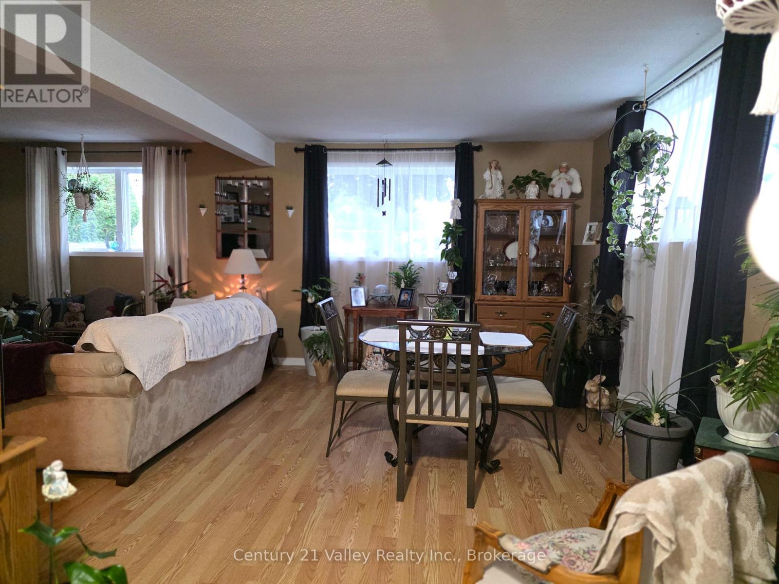 689 Fourth Street Property Photo 21